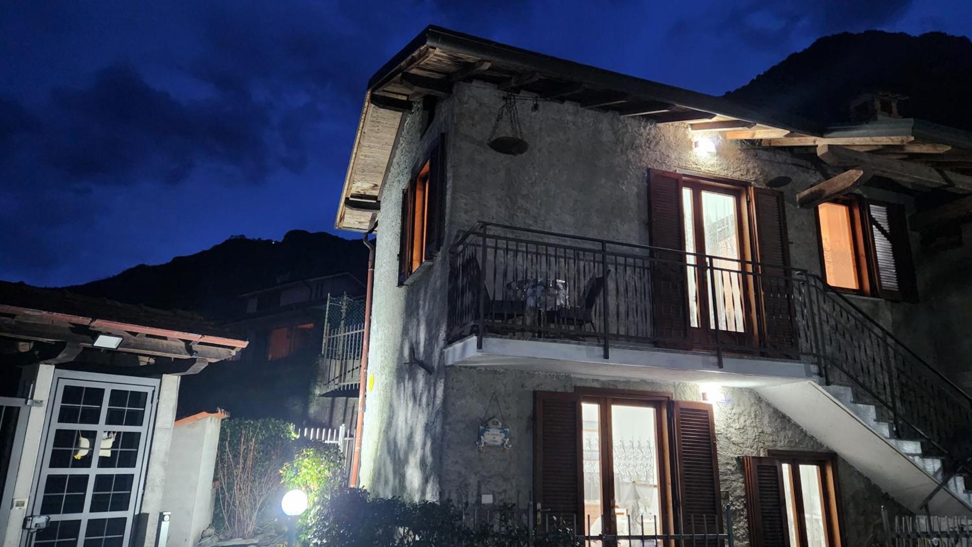 Laura'S Cottage With Lake View, Detached, 5 Kilometers From Varenna 列尔纳 外观 照片