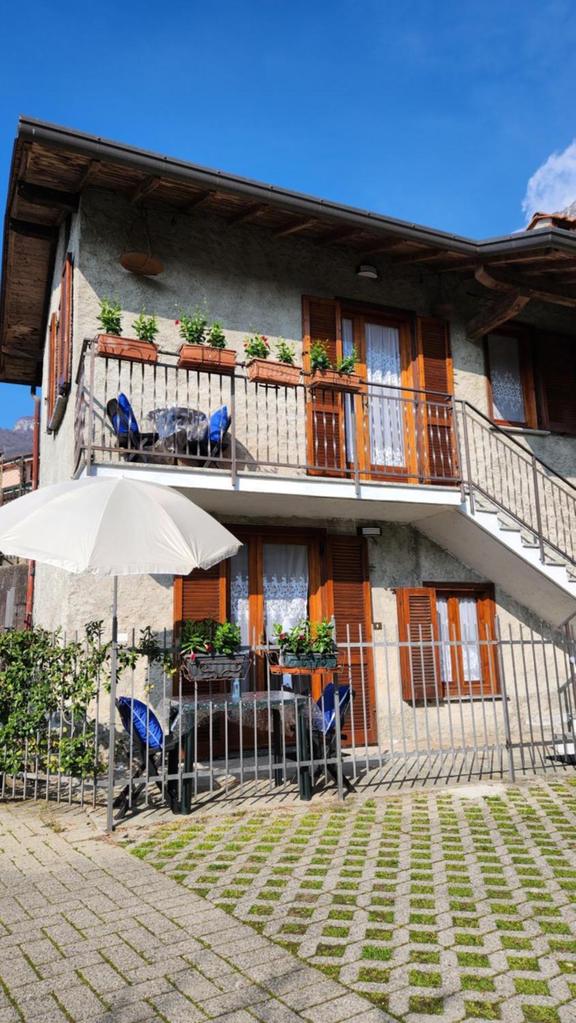 Laura'S Cottage With Lake View, Detached, 5 Kilometers From Varenna 列尔纳 外观 照片