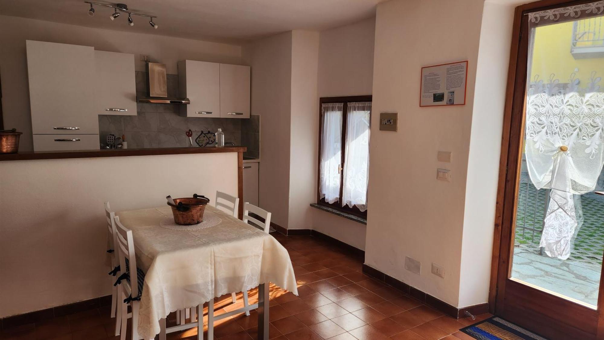 Laura'S Cottage With Lake View, Detached, 5 Kilometers From Varenna 列尔纳 外观 照片