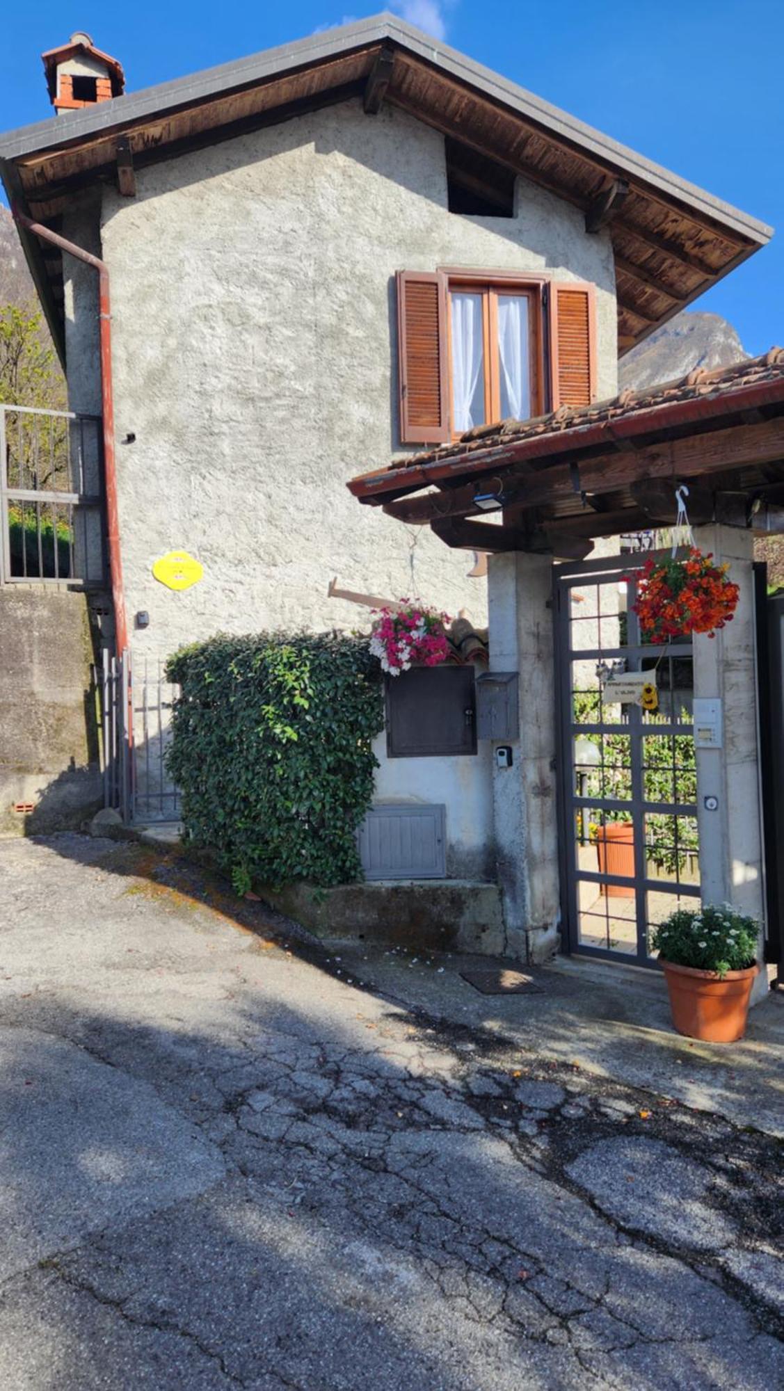 Laura'S Cottage With Lake View, Detached, 5 Kilometers From Varenna 列尔纳 外观 照片