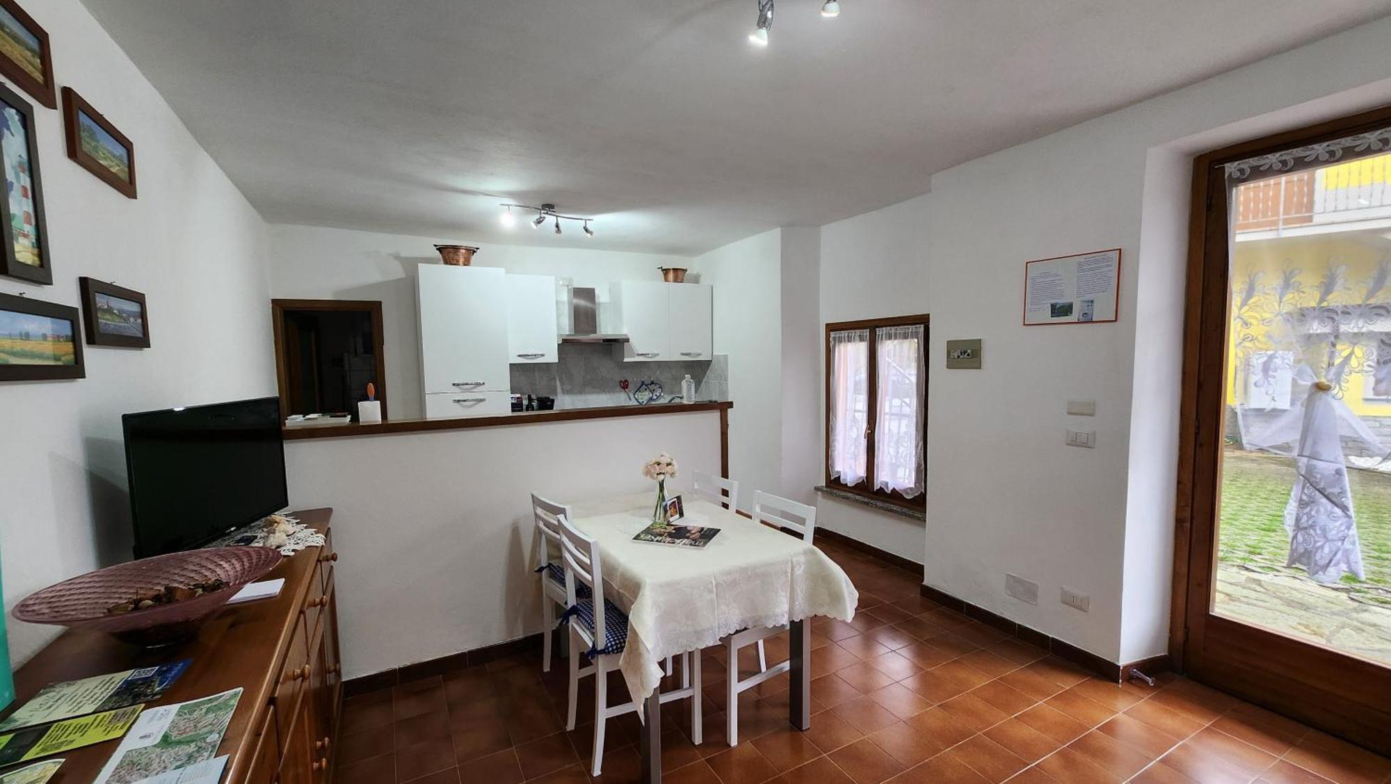 Laura'S Cottage With Lake View, Detached, 5 Kilometers From Varenna 列尔纳 客房 照片